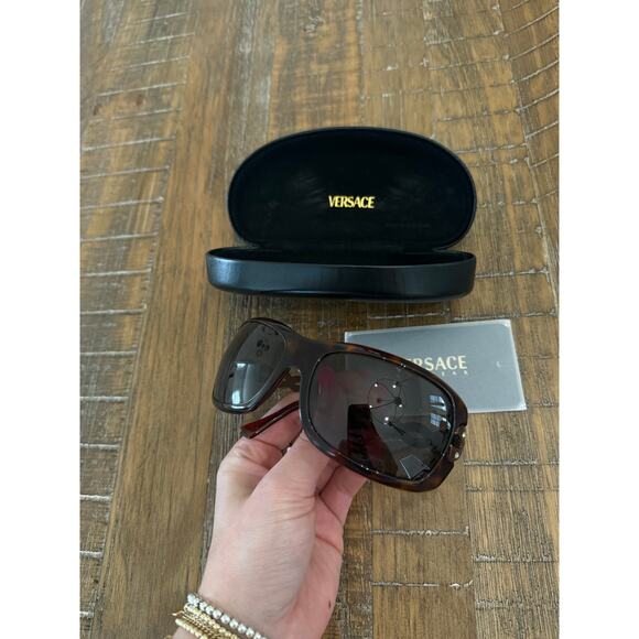 Versace sunglasses mod.4070 col 338/3 Made in Italy Vintage 1990\' ladies fashion main image 8